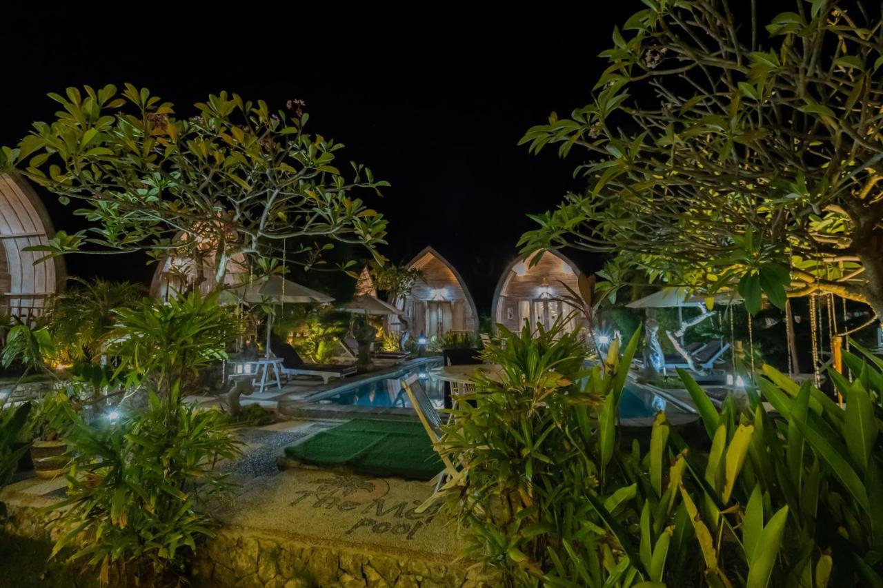 The Mel Huts Hotel Batununggul ภายนอก รูปภาพ